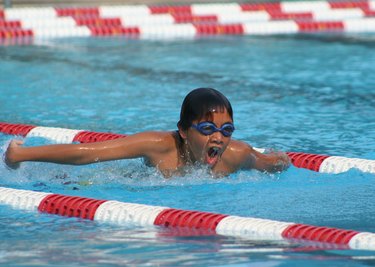 Does swimming build muscle?