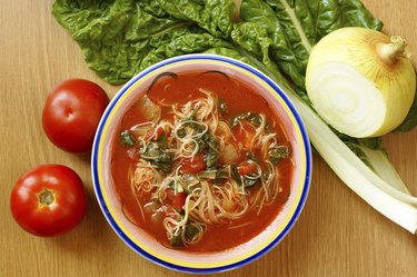 Tomato-spinach soup with noodles