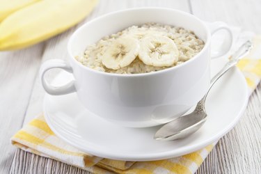 Oatmeal with bananas