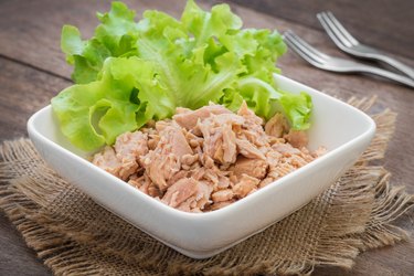 Canned tuna fish with vegetable in bowl