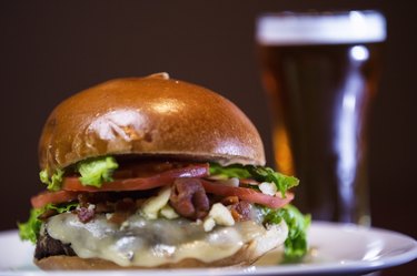 Bacon cheeseburger and a draft beer .