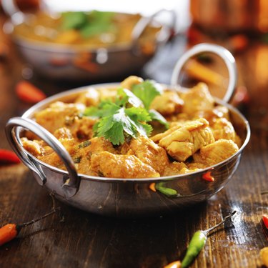 indian chicken curry in balti dish