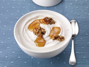 greek yogurt with honey and walnuts