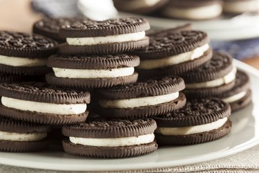 A large plate of Oreo cookies with the cream and chocolate wafers