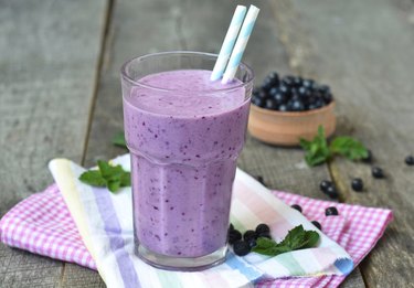 Smoothies with blueberries - a refreshing vitamin drink.