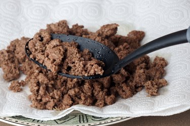 beef crumbles on paper towels