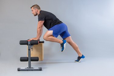 Man performing modified mountain climbers modification for knee pain.