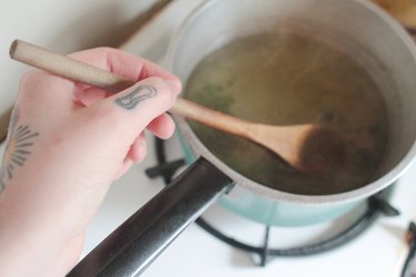 stirring pot with stevia powder