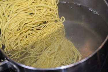 How Do You Cook Dried Chow Mein Noodles?