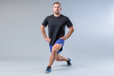 Man performing curtsy lunge modification for knee pain