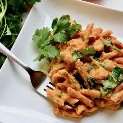 Lentil Pasta with Creamy Red Pepper Sauce and Spinach