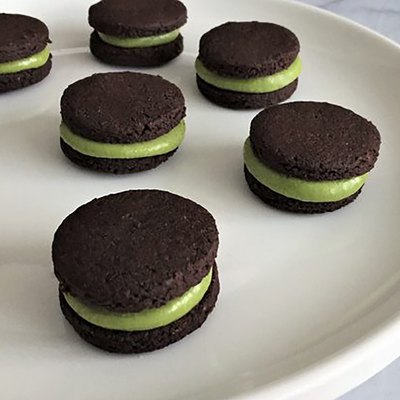 minty matcha Oreos