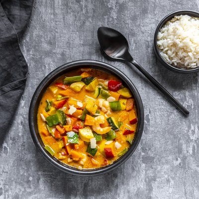 Curry dish, sweet potato curry, sugar pea, paprika, zucchini, coconut milk, shrimps and rice