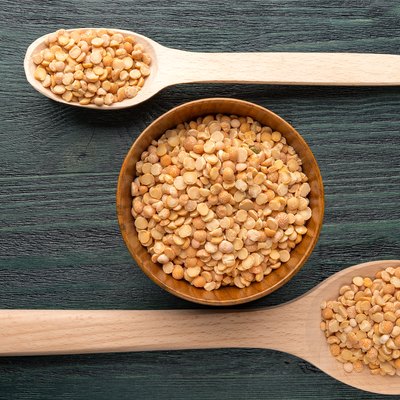 Wooden spoons and bowls with split peas