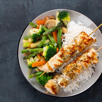 Chicken skewers with steamed vegetables and long rice