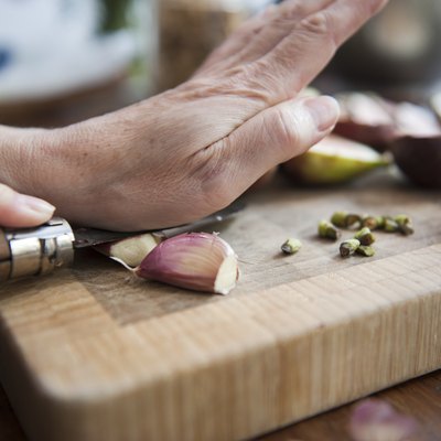 Peeling the garlic