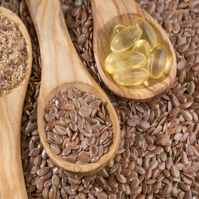 Flax seeds and oil in capsules - Linum usitatissimum