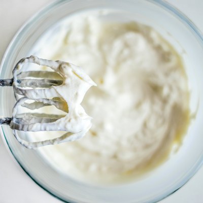 Preparation of dough with electric whisk
