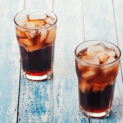 Two glasses of diet soda with ice that don't raise insulin