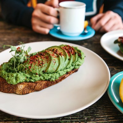 三明治或吐司前台avocado人会吃它喝咖啡或茶