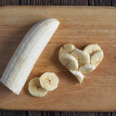 Sliced bananas and shape of hearts