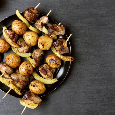 Chicken liver and vegetables skewers