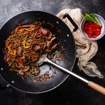 Stir-fry soba noodles with beef and vegetables and cooking oil