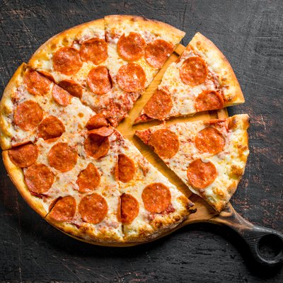 Crispy pepperoni pizza on the cutting Board.