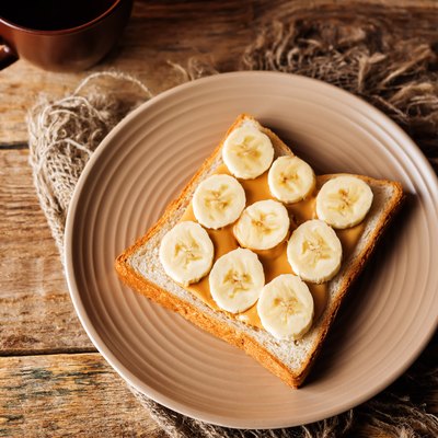 Peanut butter sandwich with fruits