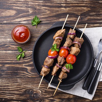 Grilled shish kebab skewers with tomatoes