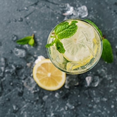 Lemon mint water with ice