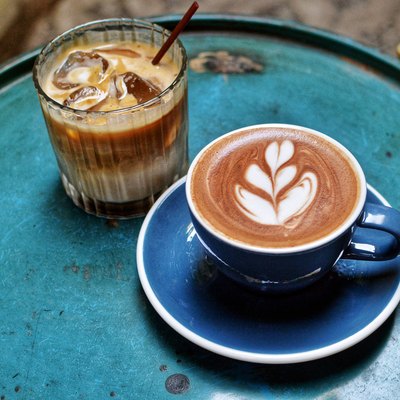 ice and hot cafe latte