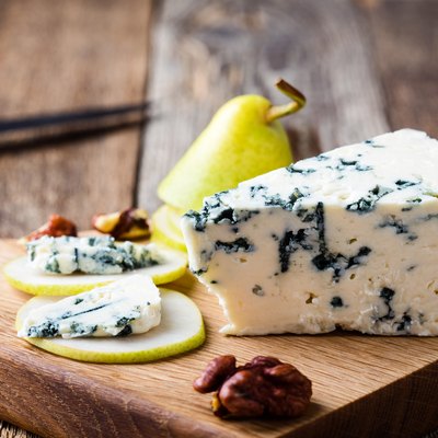 Blue cheese with fresh pear