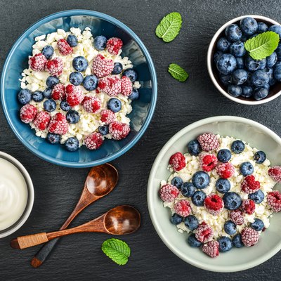 Cottage cheese with fresh blueberries and raspberries.