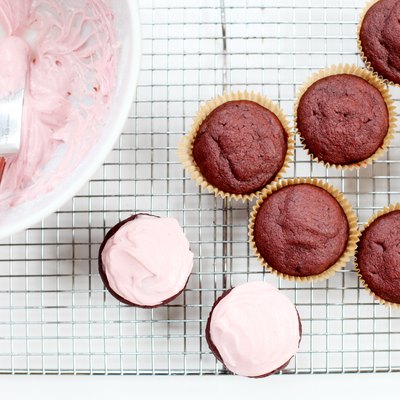 Icing cupcakes