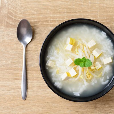 Rice soup with mung bean sprouts and tofu