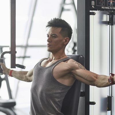 man doing bicep exercises