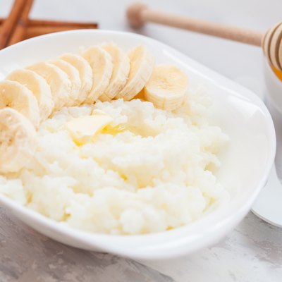 Rice porridge with butter, honey, banana and cinnamon