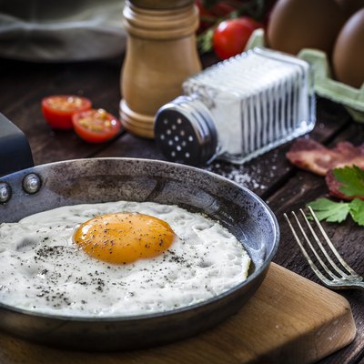 Preparing fried egg