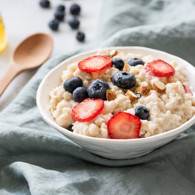 Porridge with berries in a bowl