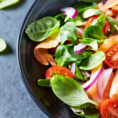 Leaf vegetable salad with smoked salmon