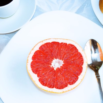 Scarsdale diet breakfast of half a grapefruit, toast and black coffee