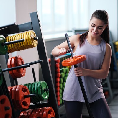 Beautiful sporty young brunette woman in sportswear in the gym.
