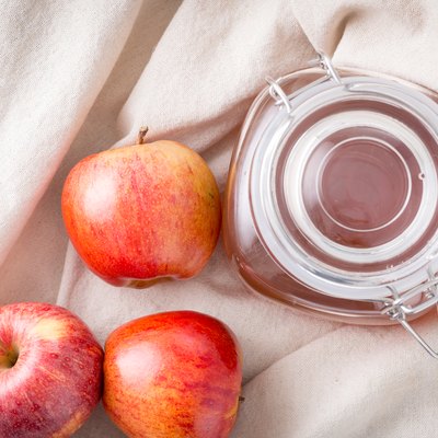 Top view of apple juice with fresh apples