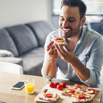 Man enjoying meal knowing he can track net carbs.