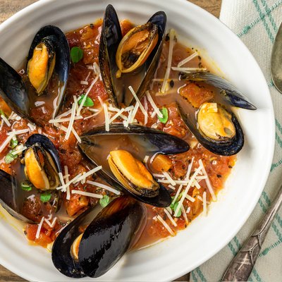 Mussels in garlic and wine broth