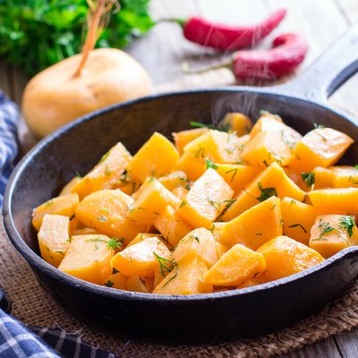 How to boil turnip baked in the frying pan