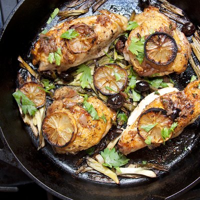 A paleo diet-friendly meal of roasted chicken with lemon and herbs