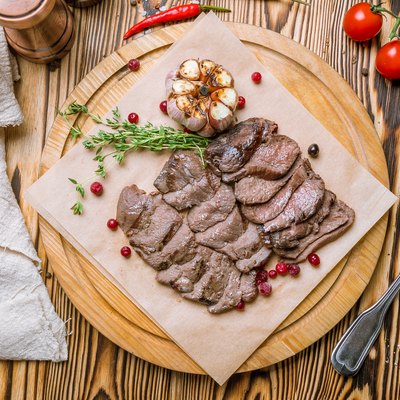 fried deer with berry sauce