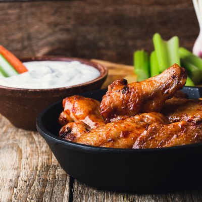 Roasted chicken wings with carrots, celery sticks and dipping sauce